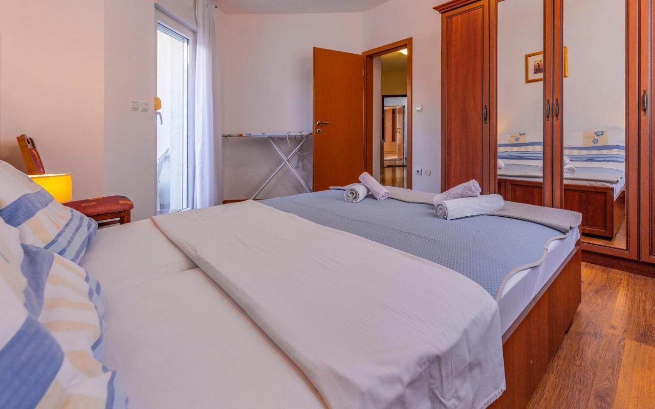 Istriensonne - Apartments Veruda Mit Grillterrasse พูลา ภายนอก รูปภาพ