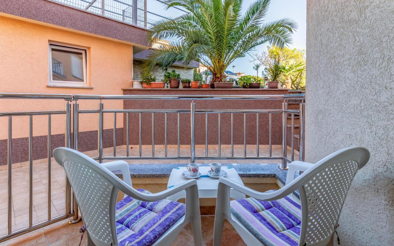 Istriensonne - Apartments Veruda Mit Grillterrasse พูลา ภายนอก รูปภาพ