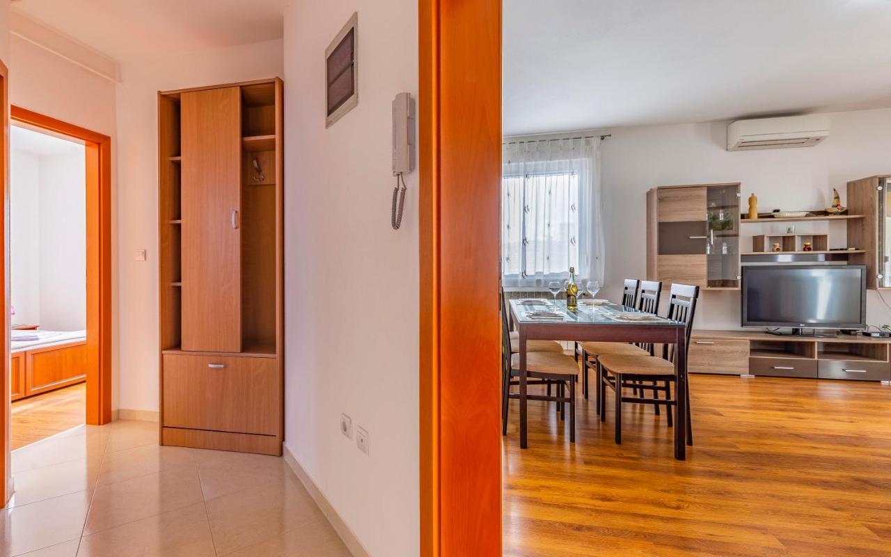 Istriensonne - Apartments Veruda Mit Grillterrasse พูลา ภายนอก รูปภาพ