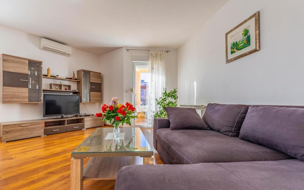Istriensonne - Apartments Veruda Mit Grillterrasse พูลา ภายนอก รูปภาพ