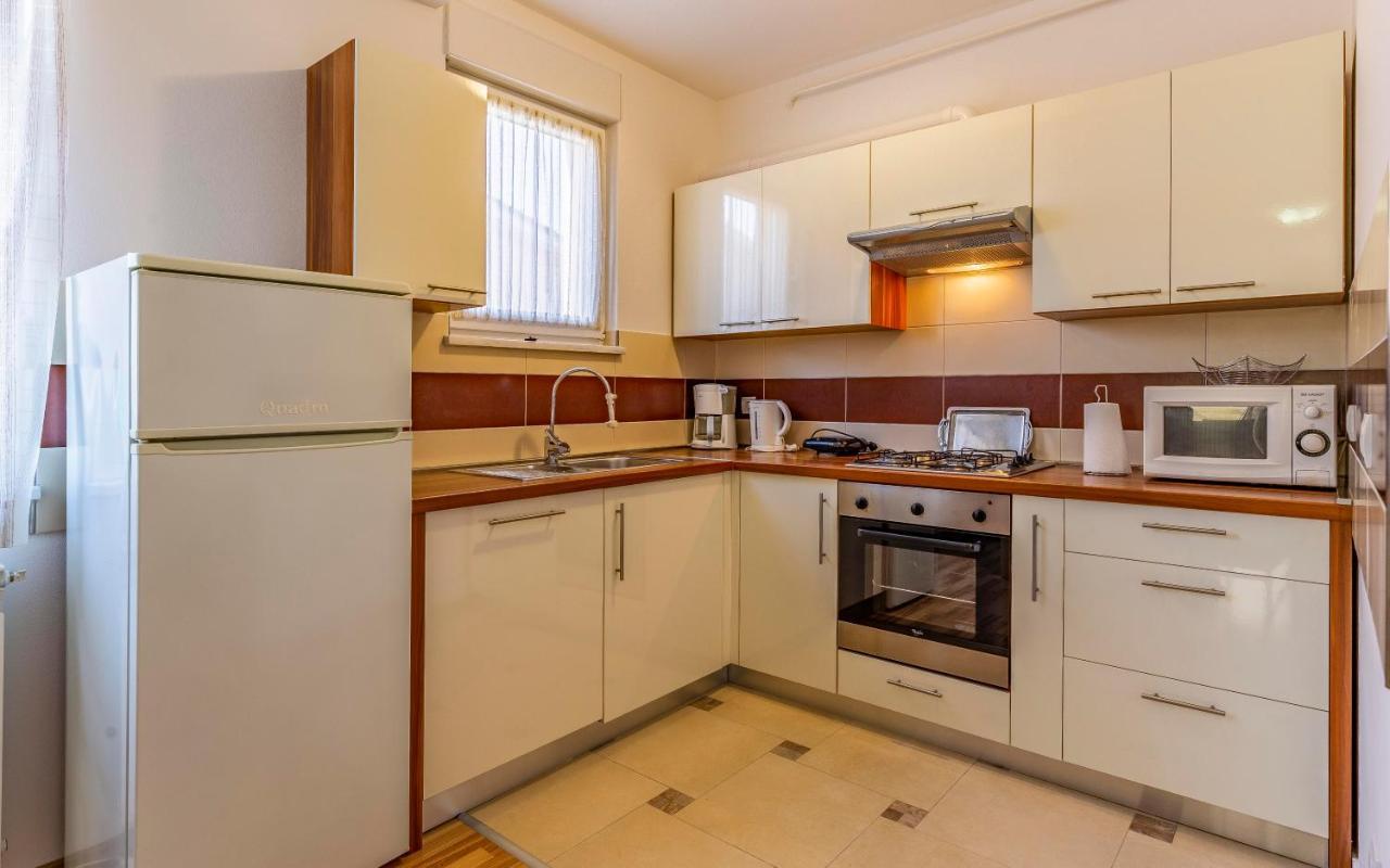 Istriensonne - Apartments Veruda Mit Grillterrasse พูลา ภายนอก รูปภาพ