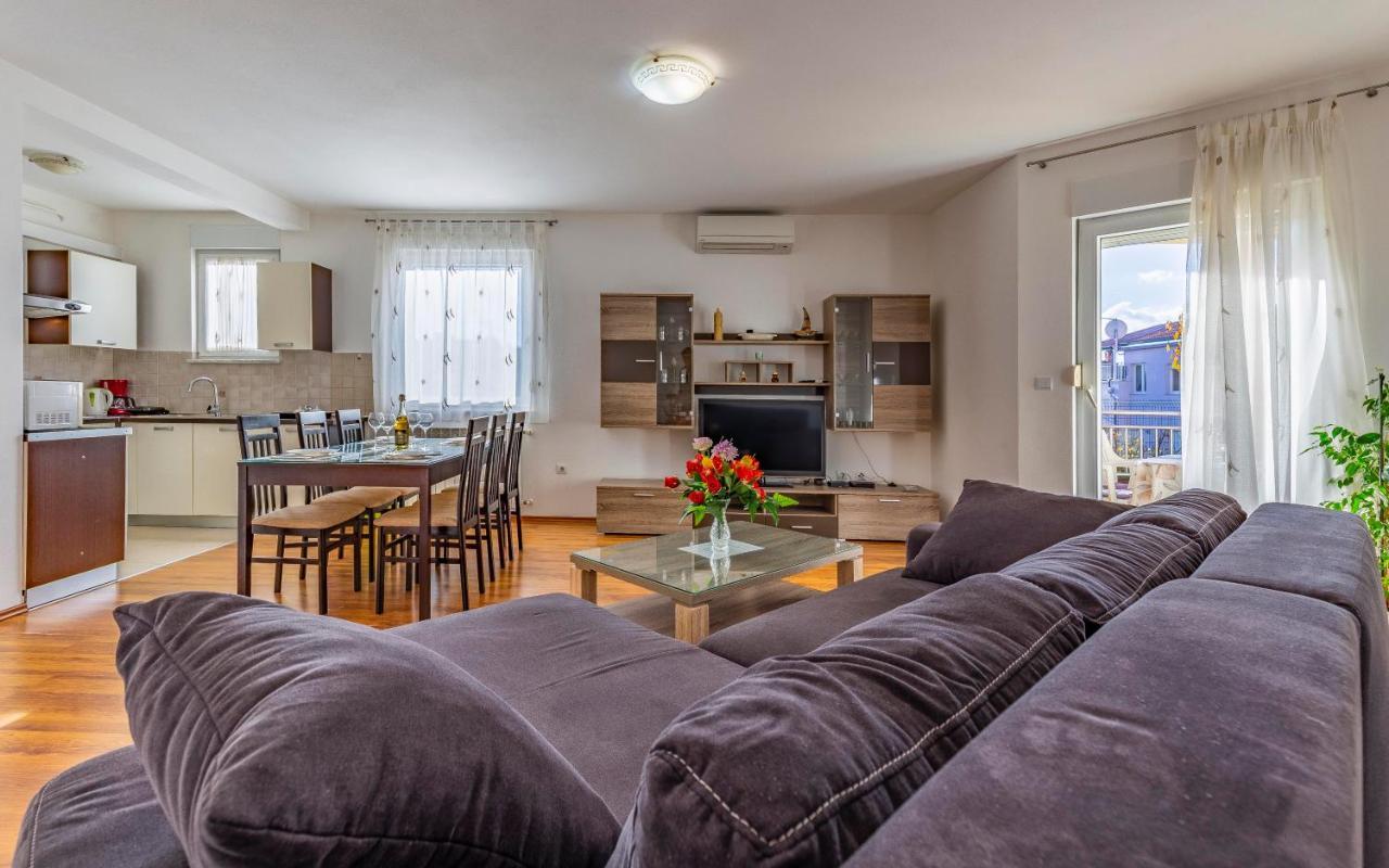 Istriensonne - Apartments Veruda Mit Grillterrasse พูลา ภายนอก รูปภาพ