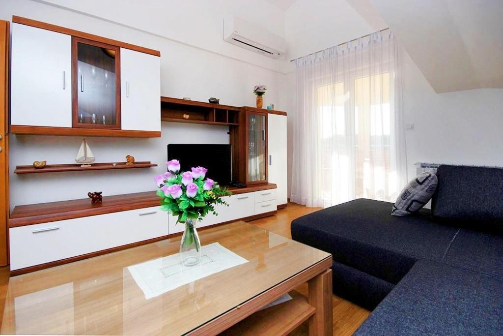 Istriensonne - Apartments Veruda Mit Grillterrasse พูลา ภายนอก รูปภาพ